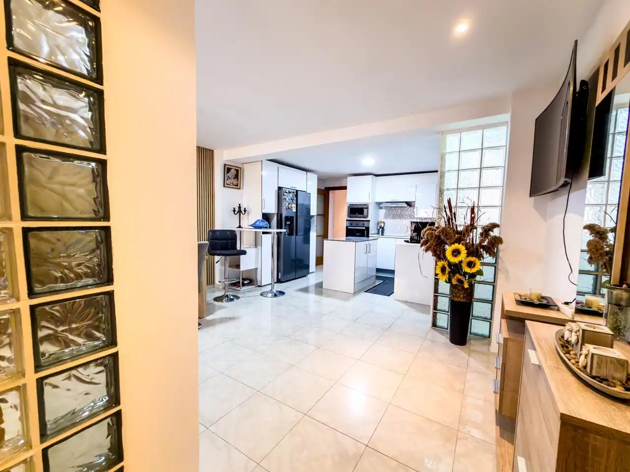 Kitchen of Flat for sale in Canals  with Air Conditioner and Balcony