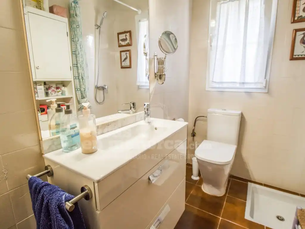 Baño de Finca rústica en venta en Es Castell con Aire acondicionado, Jardín privado y Piscina