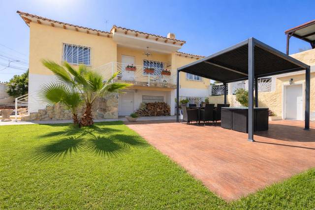 Casa-chalet en Venta en Calle de Marbella en Calypo Fado