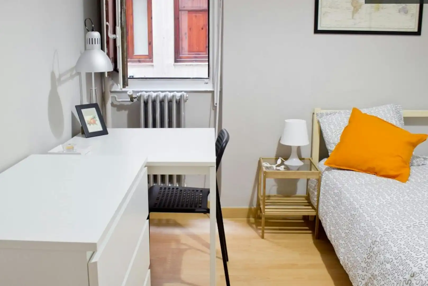 Habitación de Piso para compartir en  Valencia Capital con Lavadora y Internet