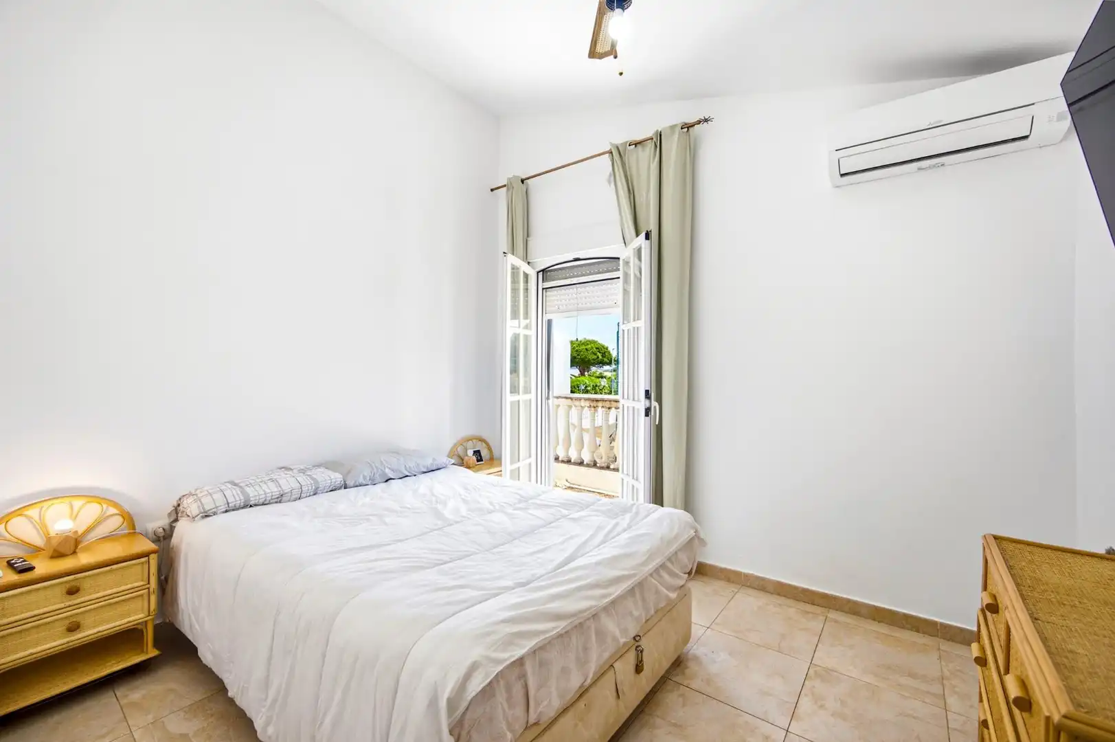Habitación de Casa o chalet en venta en Chiclana de la Frontera con Aire acondicionado, Calefacción y Jardín privado