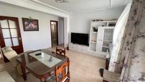 Sala d'estar de Pis en venda en Dos Hermanas amb Terrassa i Balcó