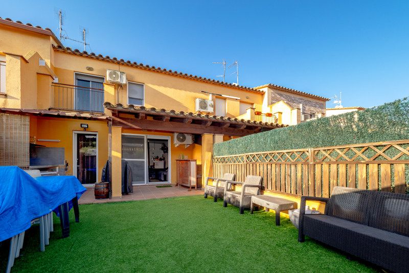 Terrace of House or chalet for sale in Empuriabrava  with Air Conditioner, Heating and Private garden