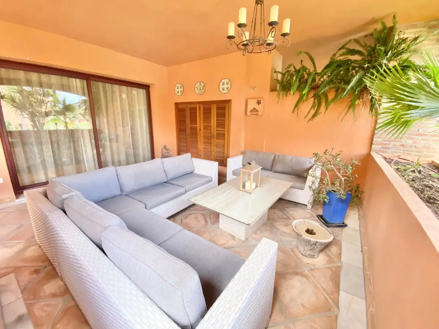 Wohnzimmer von Wohnungen zur Miete in Marbella mit Klimaanlage, Terrasse und Schwimmbad