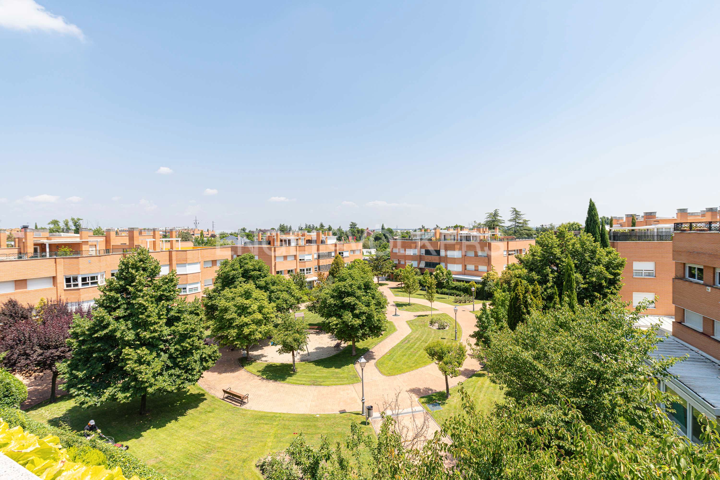 Vista exterior de Àtic en venda en  Madrid Capital amb Aire condicionat, Calefacció i Terrassa