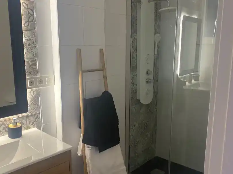Bany de Pis de lloguer en  Granada Capital amb Aire condicionat