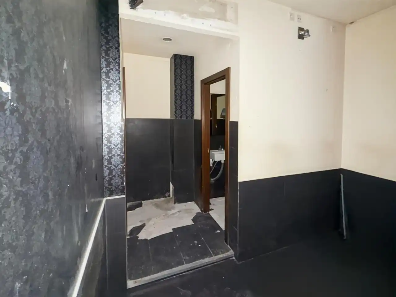 Bathroom of Commercial properties for rent in Madrid