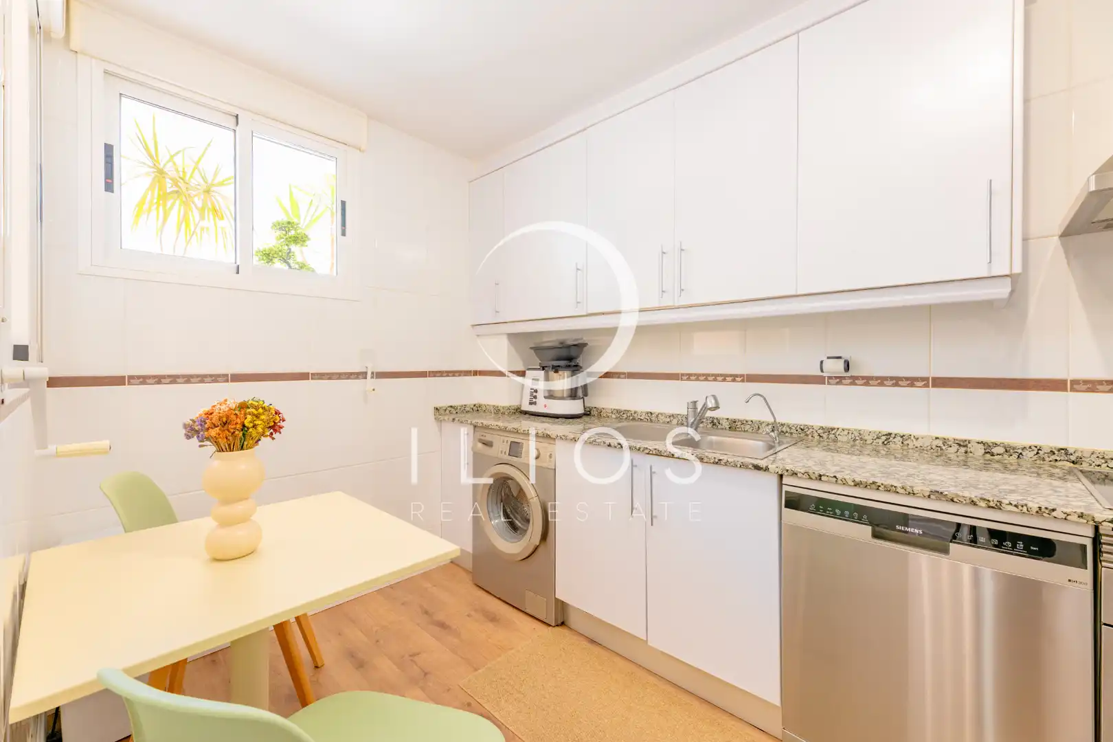 Küche von Wohnung zum Verkauf in Chiva mit Klimaanlage, Parkett und Terrasse