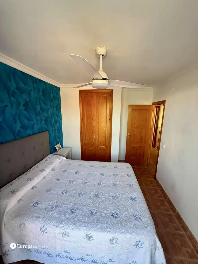 Dormitori de Casa adosada en venda en La Línea de la Concepción amb Terrassa i Piscina