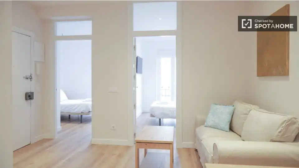 Bedroom of Flat for rent in Madrid  with Air Conditioner, Heating and Furnished