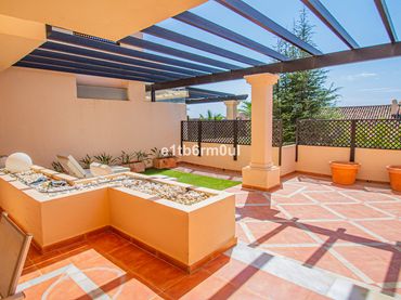 Piso con piscina en venta en Marbella - Marbella,Nueva Andalucia,Avenida del Prado