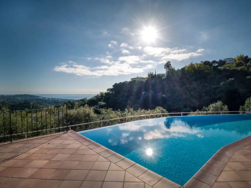 Casa amb piscina en venda a Carrer Herentale 74