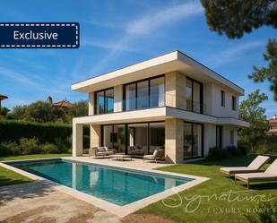 Vista exterior de Casa o xalet en venda en Sant Cugat del Vallès amb Aire condicionat, Calefacció i Piscina