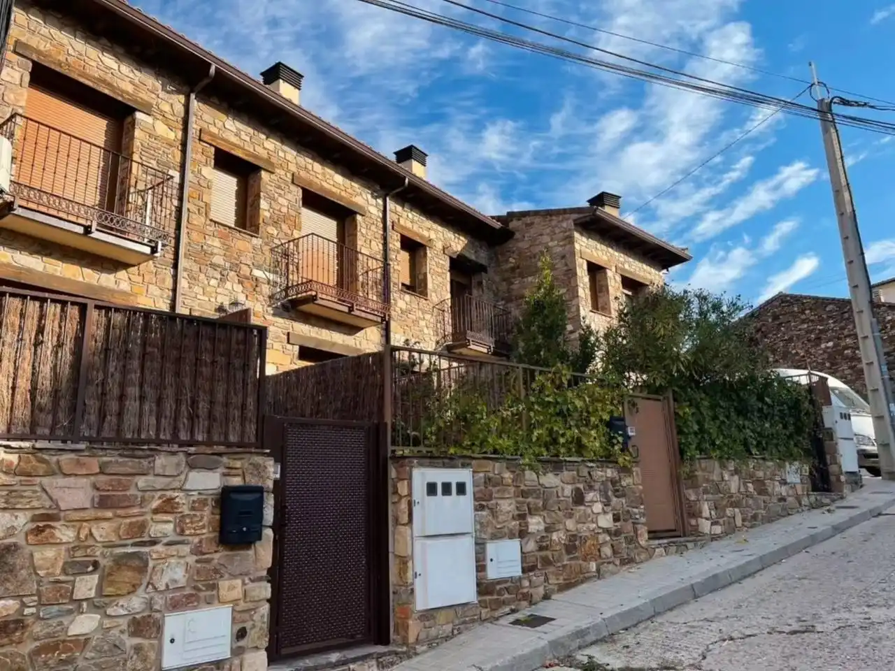 Vista exterior de Casa o chalet en venta en Robledillo de la Jara con Calefacción, Jardín privado y Terraza
