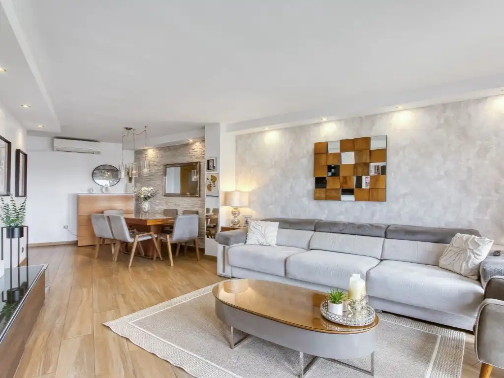Living room of Flat for sale in Figueres  with Air Conditioner