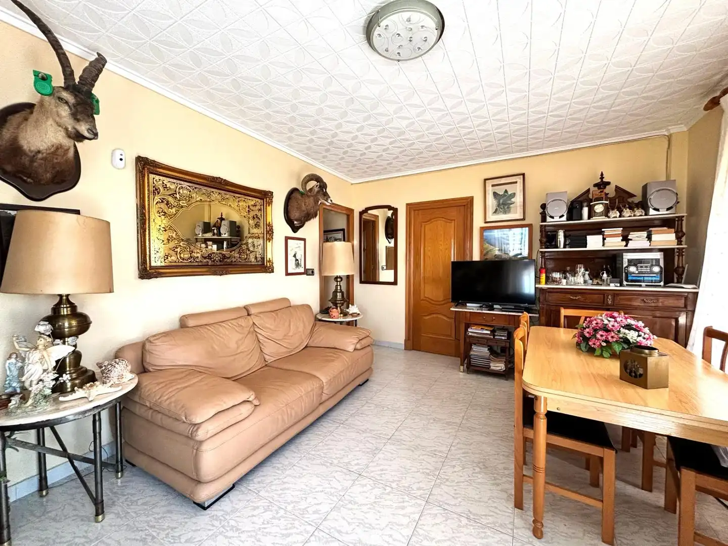 Wohnzimmer von Einfamilien-Reihenhaus zum Verkauf in Los Alcázares mit Klimaanlage und Privatgarten