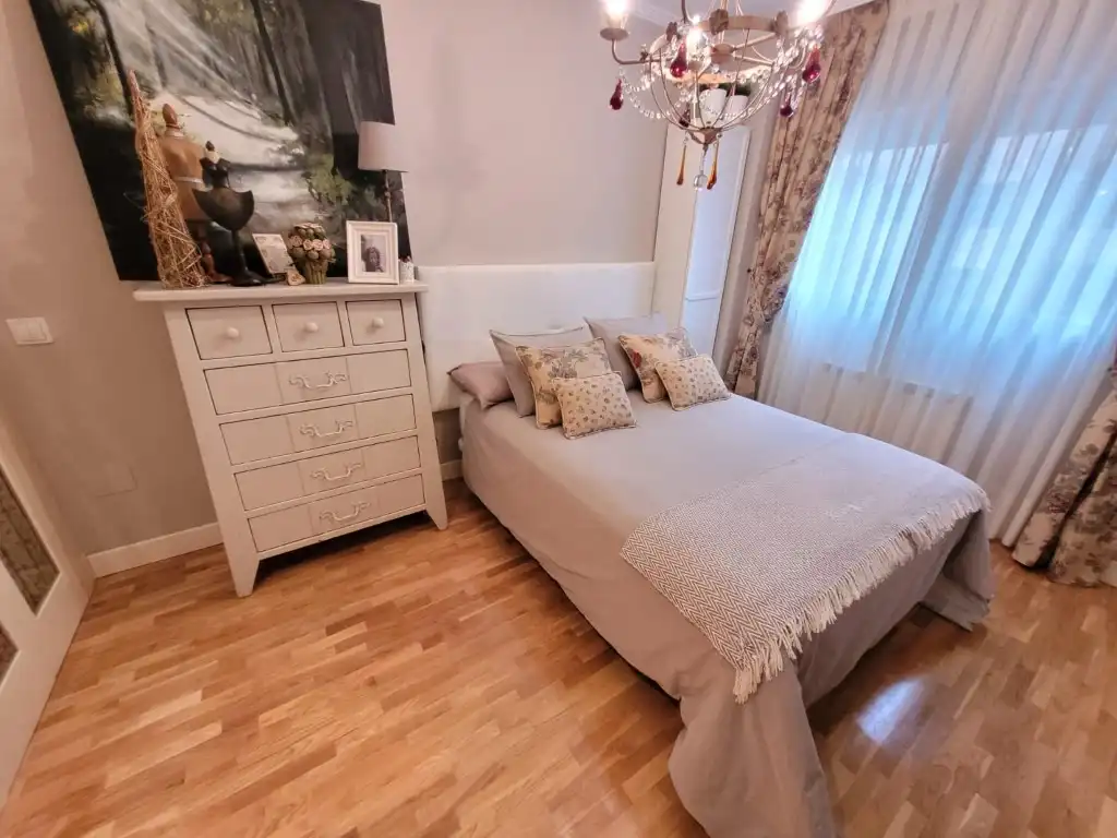 Habitación de Piso en venta en Avilés con Amueblado
