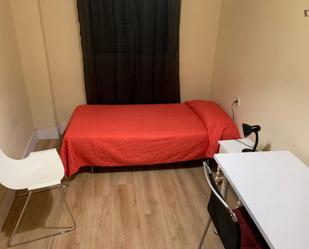 Dormitori de Apartament per a compartir en  Murcia Capital amb Moblat, Forn i Microones