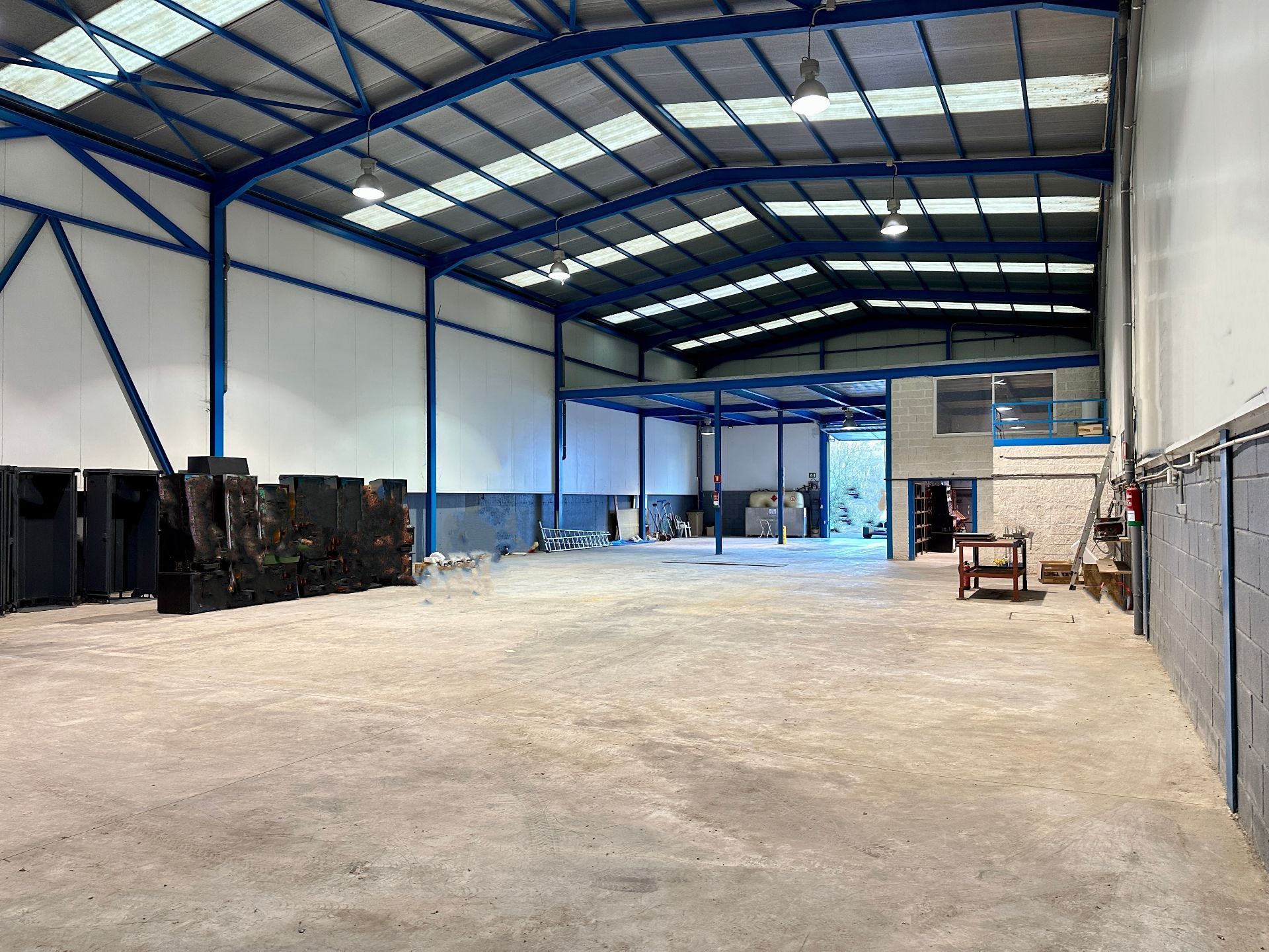 Nau industrial de lloguer en Cartes