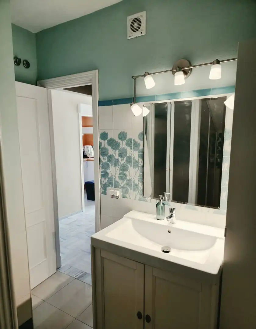 Badezimmer von Dachboden zum Verkauf in Bornos mit Klimaanlage und Heizung