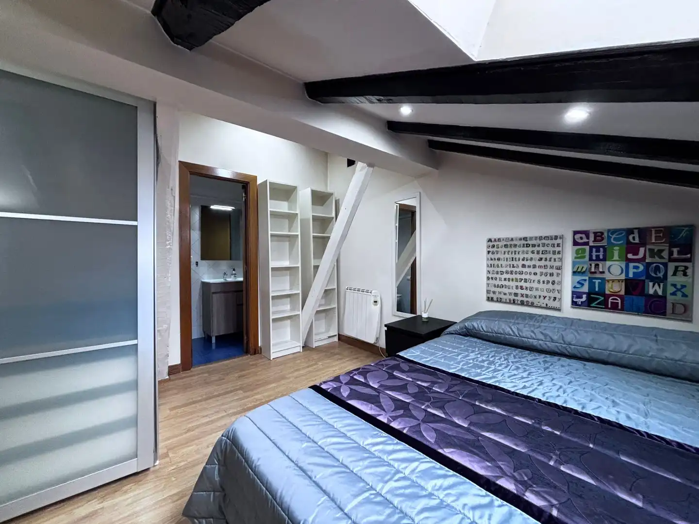 Bedroom of Storage room for sale in Burgos