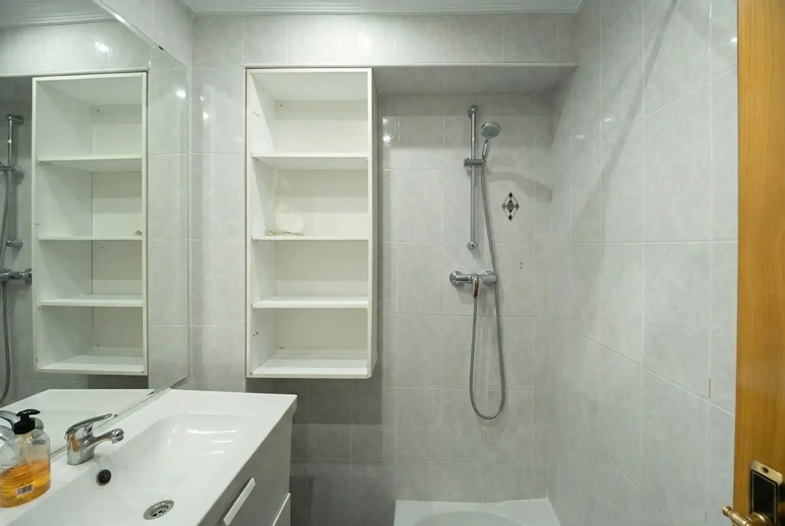 Badezimmer von Wohnung zum Verkauf in Valencia mit Klimaanlage, Privatgarten und Abstellraum
