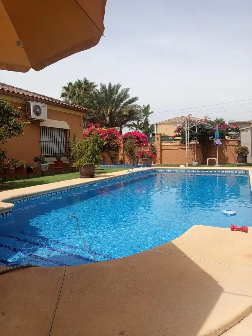 Villa con piscina in vendita a Entrenúcleos, imagen 6