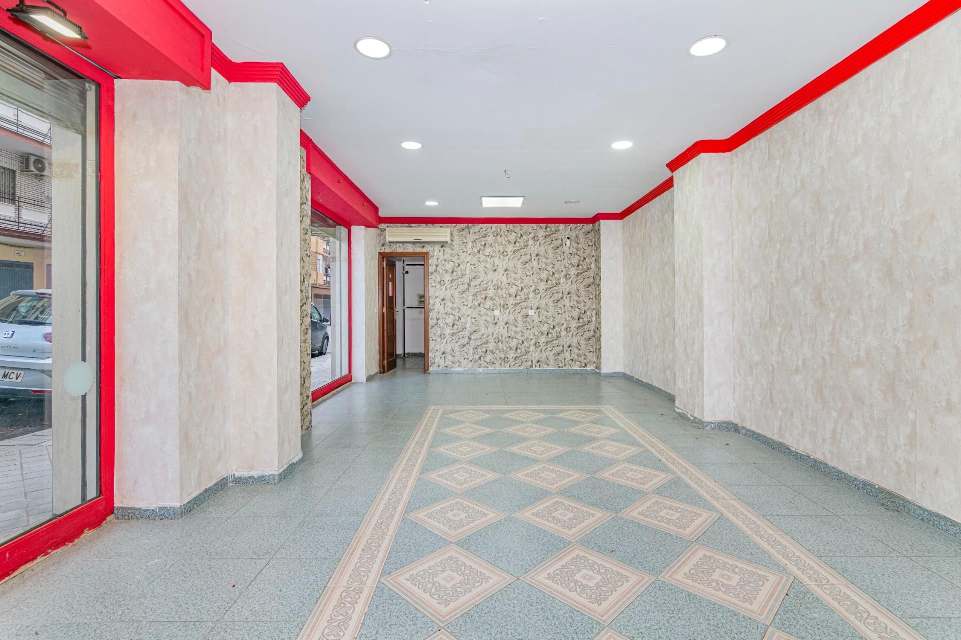 Premises to rent in  Granada Capital  with Air Conditioner