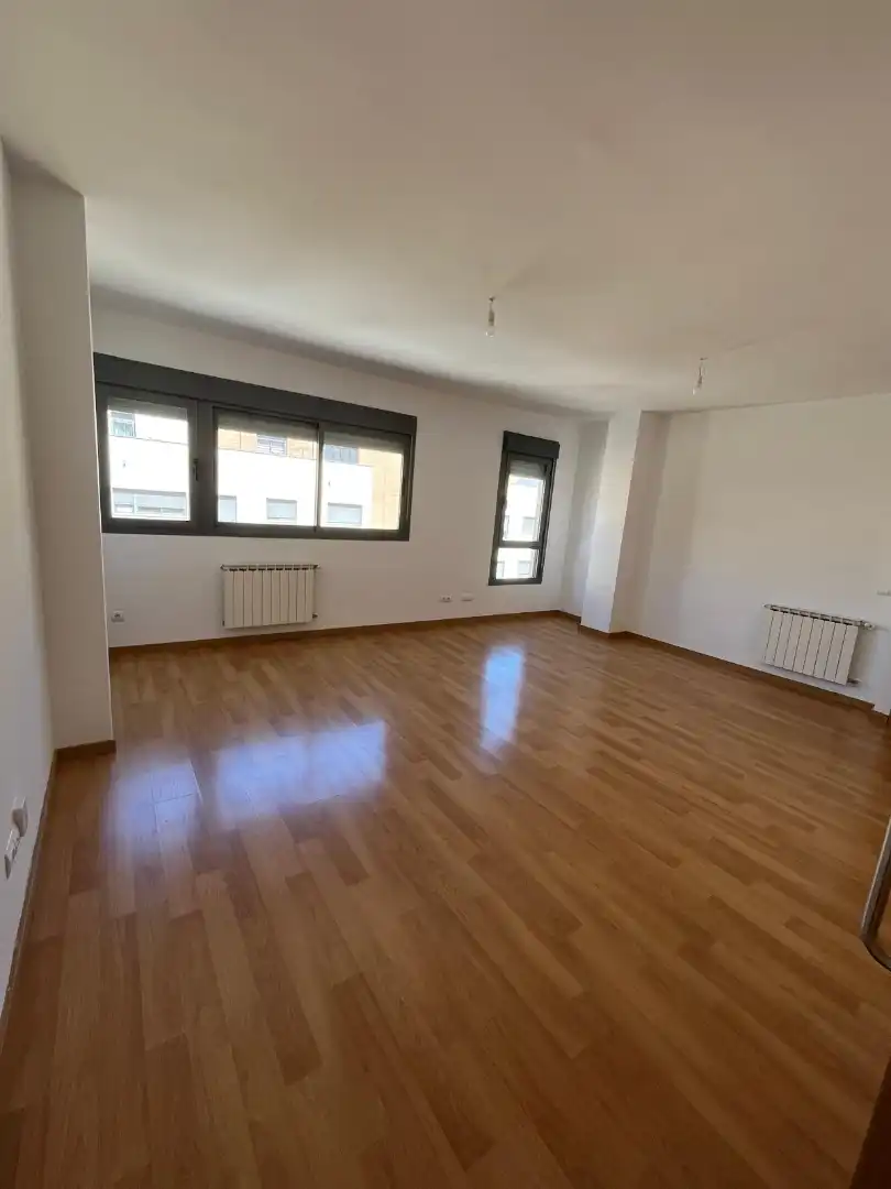 Piso con ascensor en venta en Avenida de Londres 9