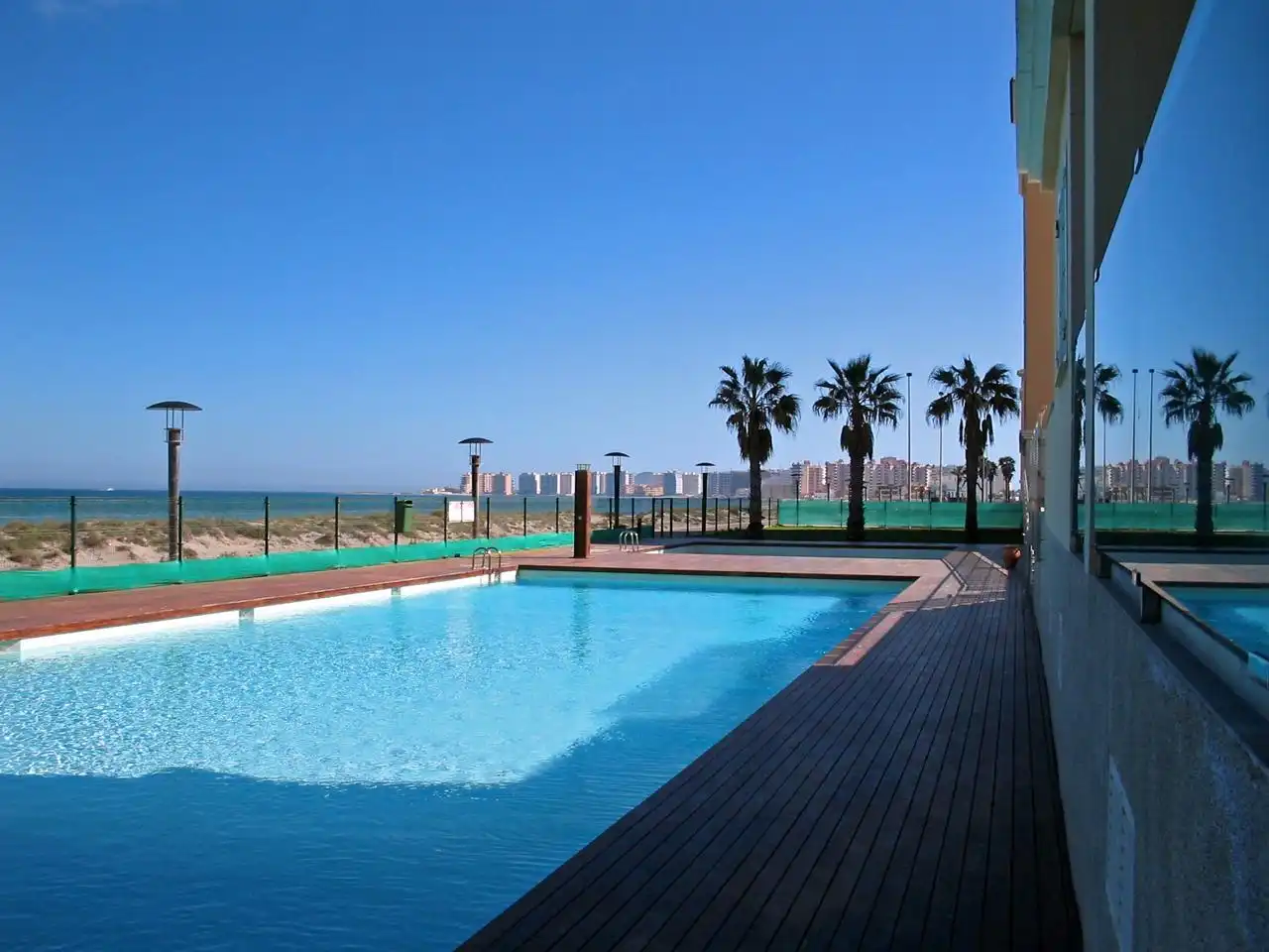 Piscina de Apartamento en venta en La Manga del Mar Menor con Aire acondicionado, Calefacción y Jardín privado