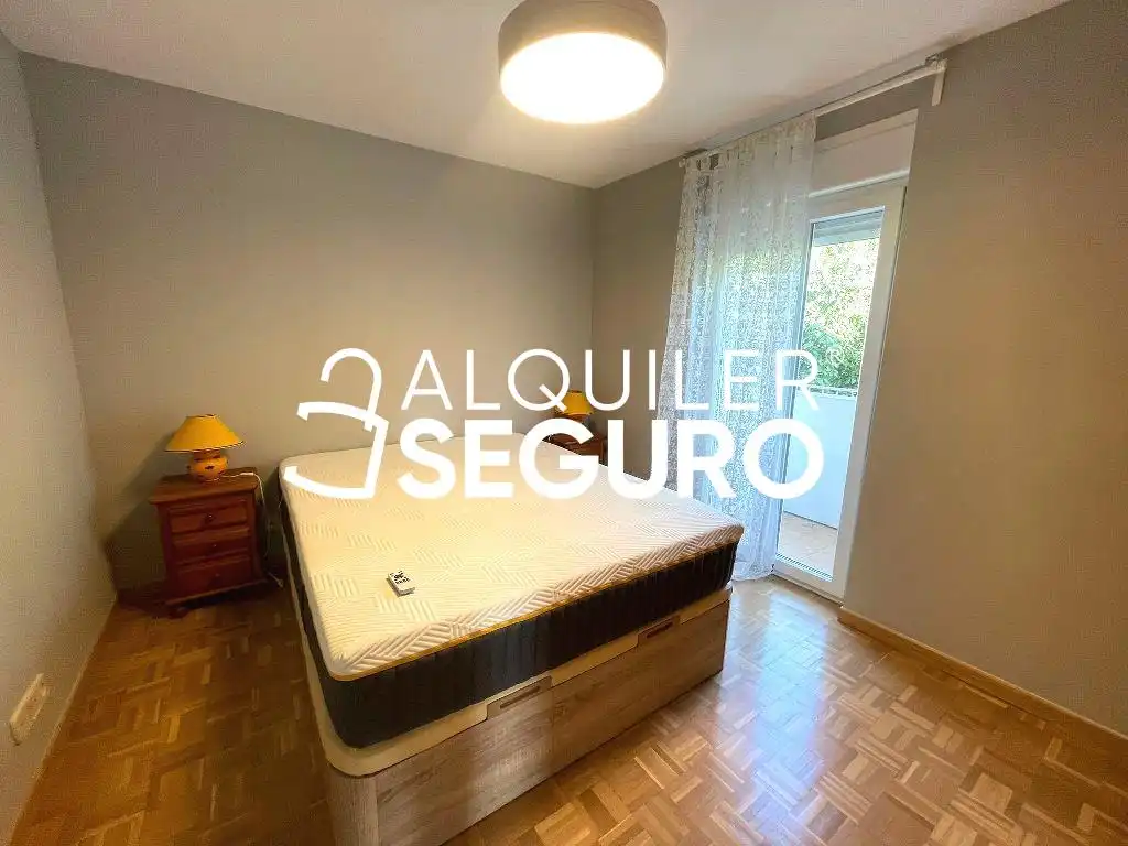 Dormitori de Pis de lloguer en Madrid amb Aire condicionat, Calefacció i Terrassa