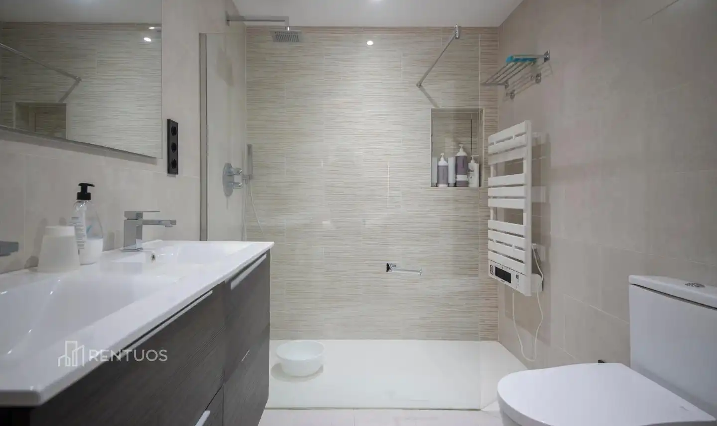 Baño de Piso en venta en Molins de Rei con Aire acondicionado, Parquet y Terraza