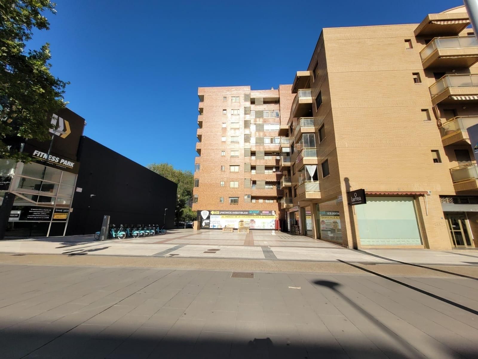 Vista exterior de Local en venda en  Zaragoza Capital amb Aire condicionat