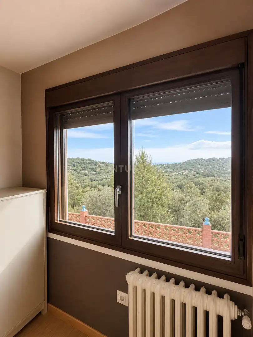 Dormitori de Casa o xalet en venda en Cáceres amb Jardí privat i Piscina