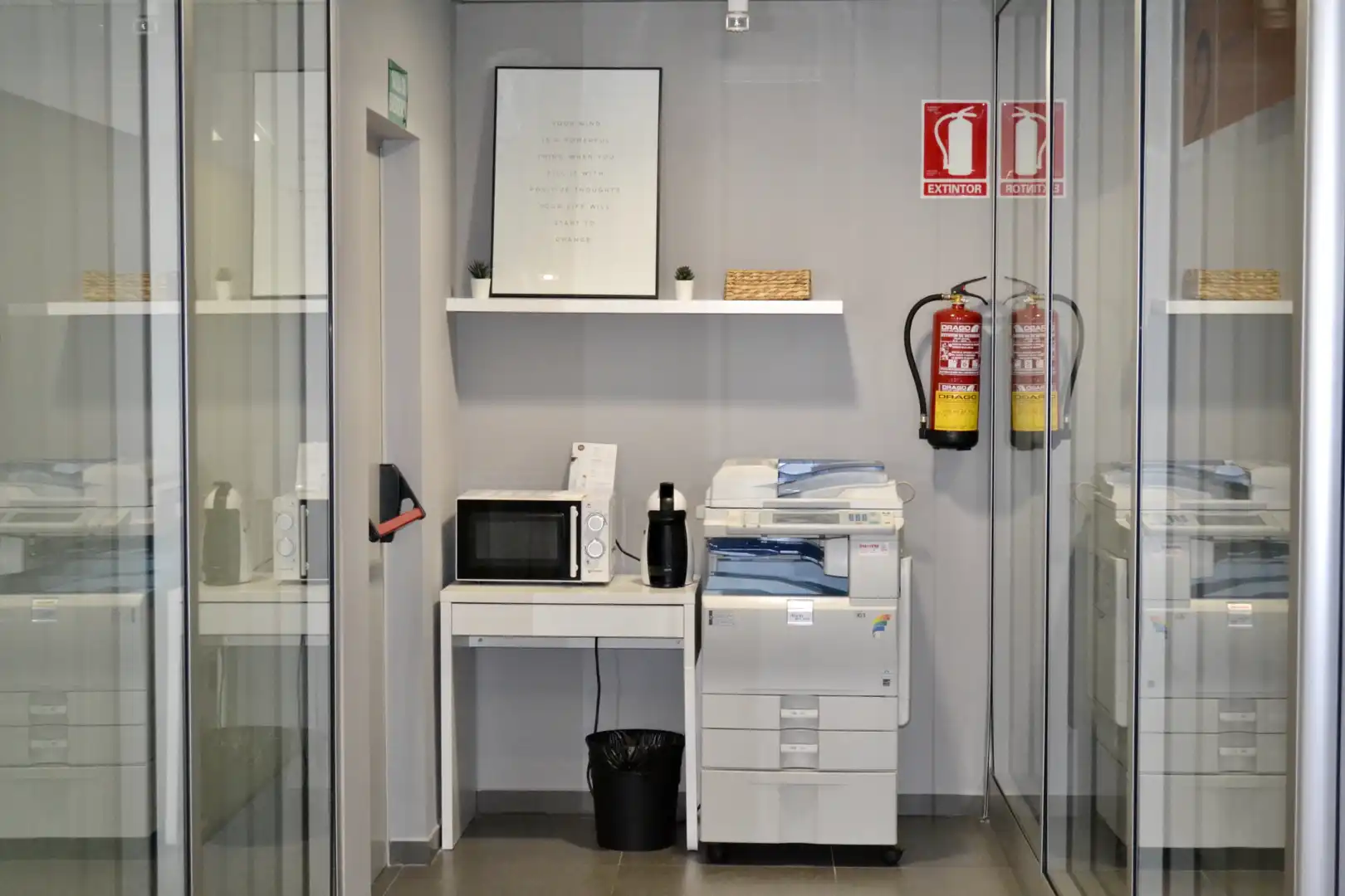 Büro zur Miete in Roquetas de Mar mit Klimaanlage, Heizung und Abstellraum