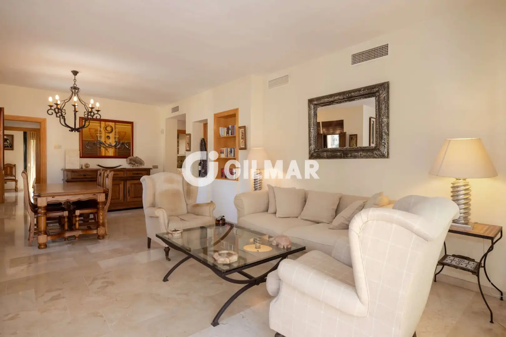 Sala d'estar de Dúplex en venda en Estepona amb Calefacció, Jardí privat i Traster