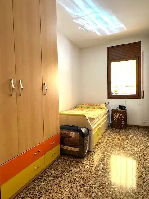 Schlafzimmer von Einfamilien-Reihenhaus zum Verkauf in Sant Boi de Llobregat mit Klimaanlage, Heizung und Terrasse