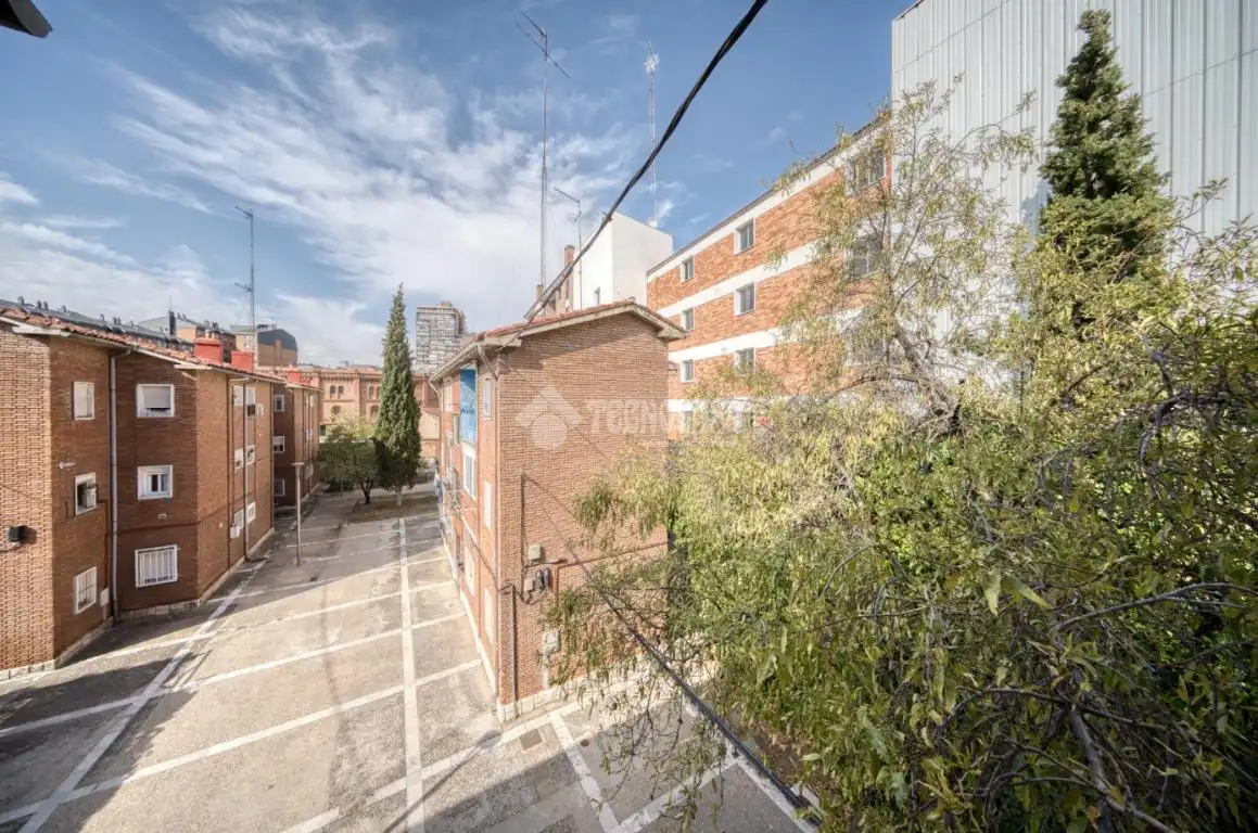 Vista exterior de Pis en venda en Valladolid amb Calefacció i Balcó