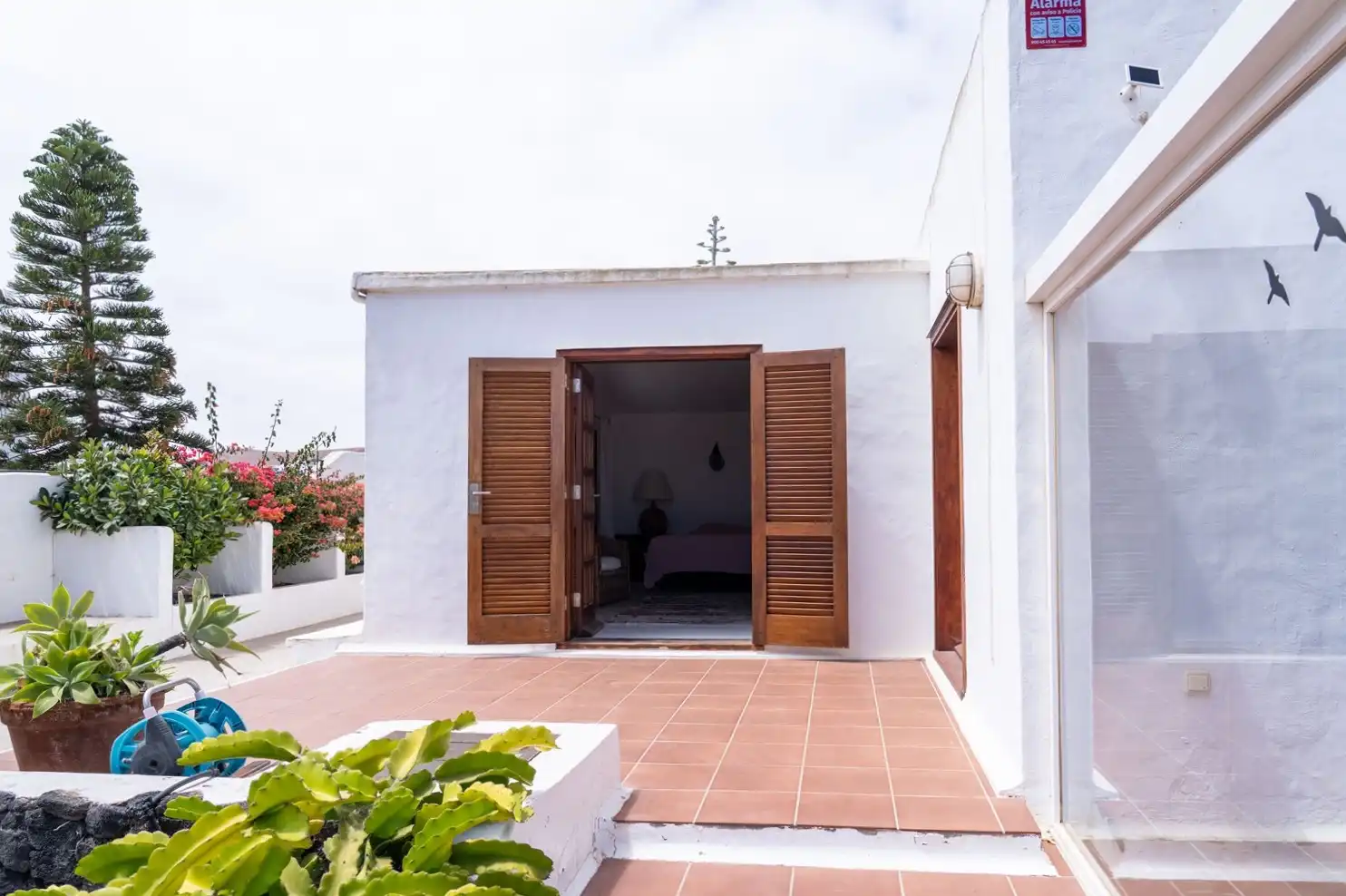 Vista exterior de Casa o xalet en venda en Teguise amb Jardí privat, Terrassa i Moblat