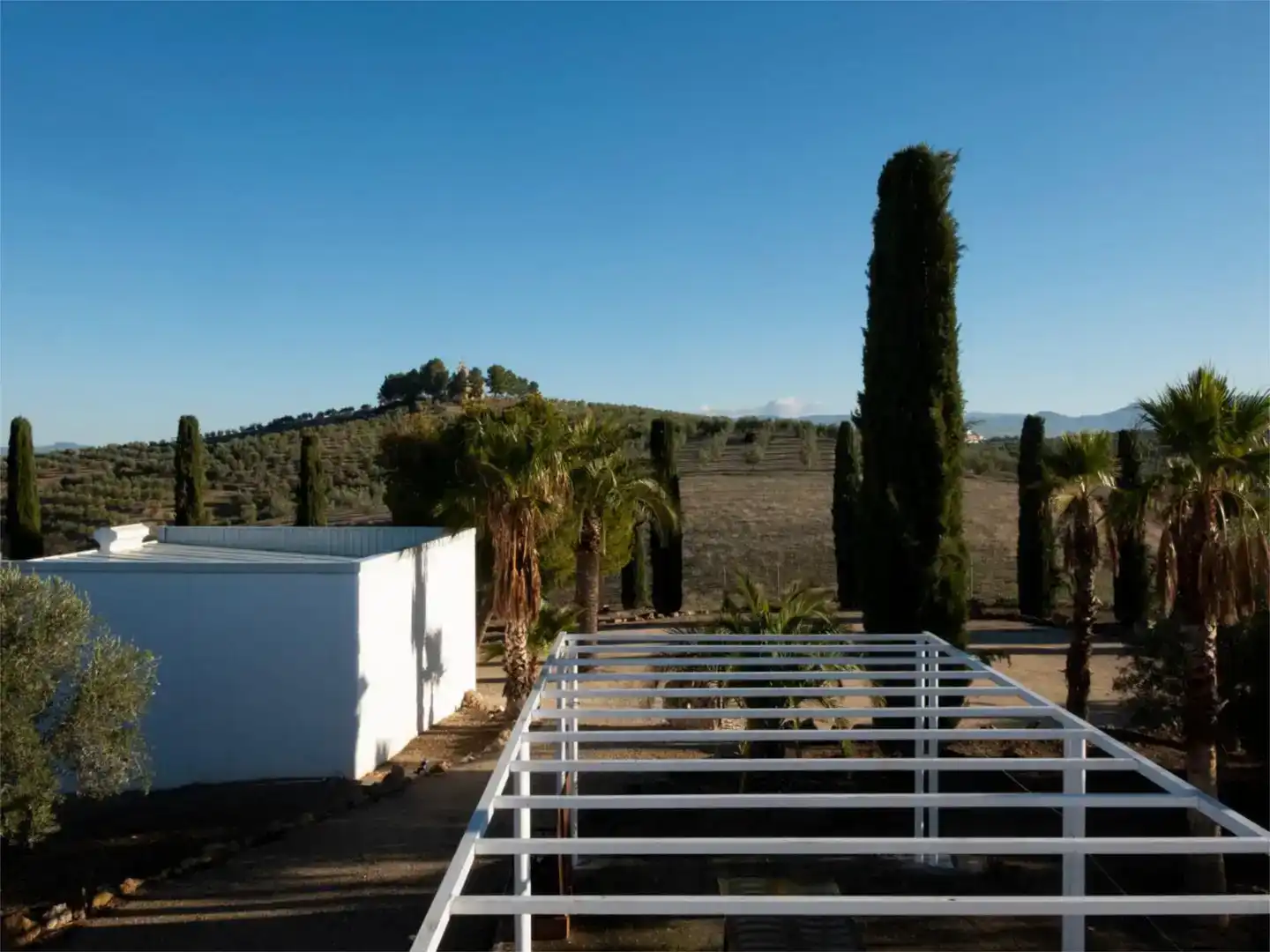 Vista exterior de Casa o xalet en venda en Peal de Becerro amb Aire condicionat, Jardí privat i Parquet