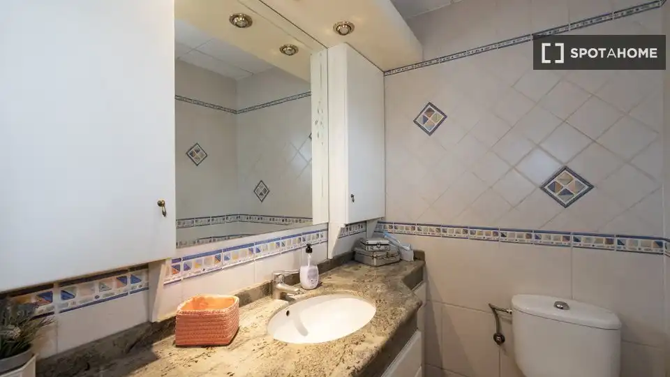 Baño de Piso para compartir en Las Tiesas