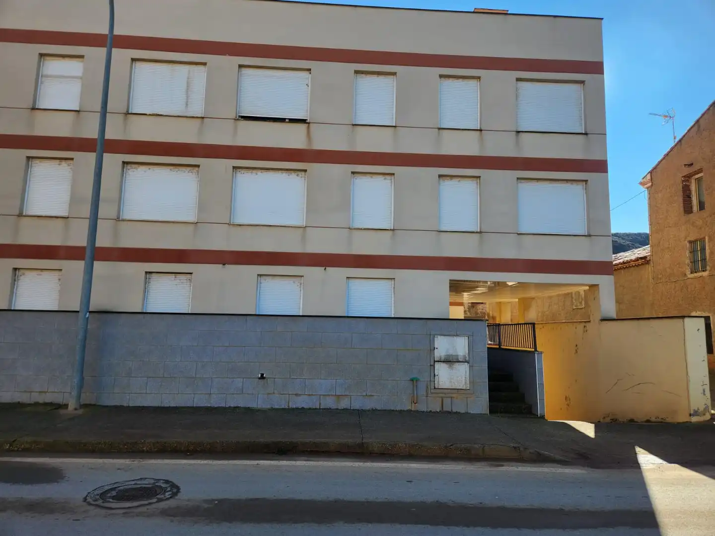 Vista exterior de Edificio en venta en Teruel