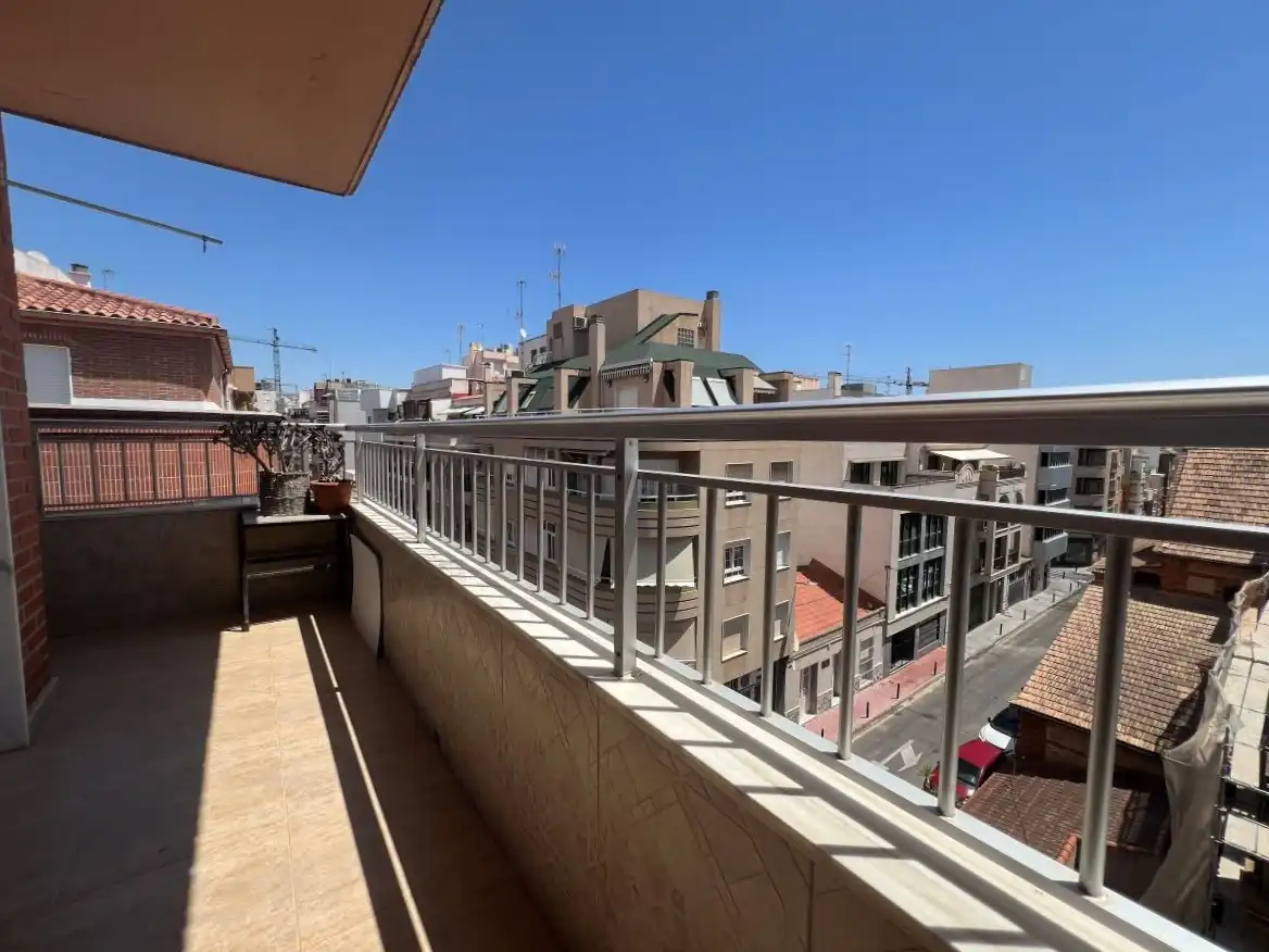 Vista exterior de Pis en venda en Torrevieja amb Aire condicionat, Calefacció i Moblat