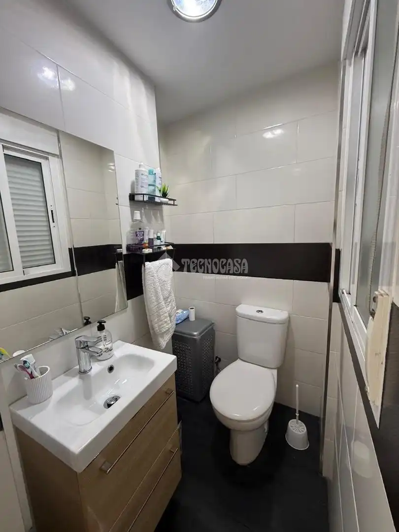 Badezimmer von Wohnung zum Verkauf in Huelva mit Klimaanlage und Heizung