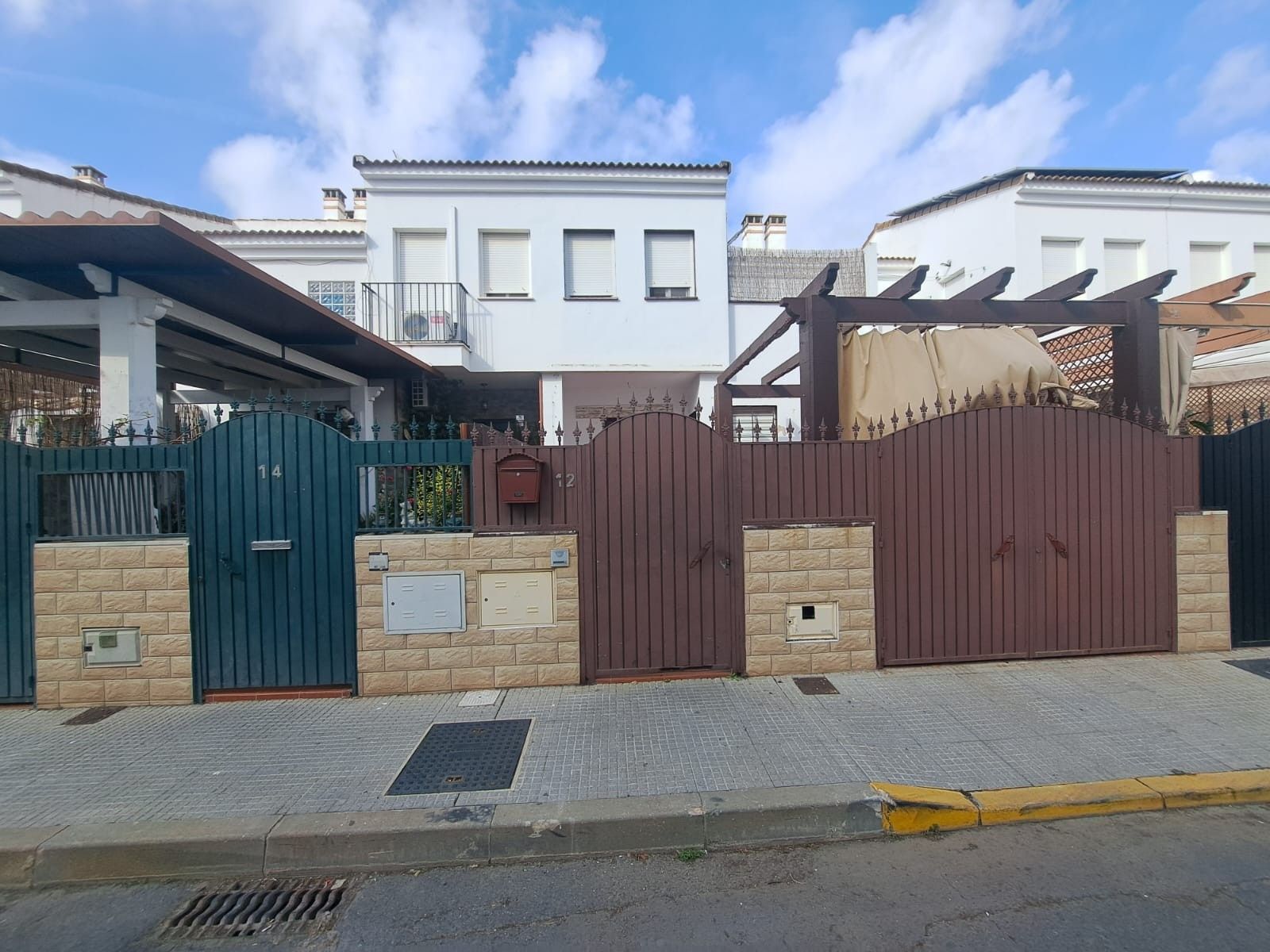 Vista exterior de Casa adosada en venda en San Juan del Puerto