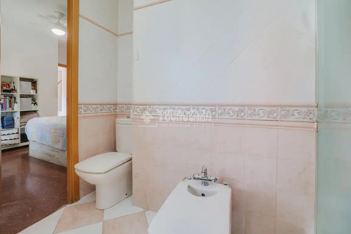 Baño de Piso en venta en L'Hospitalet de Llobregat con Aire acondicionado, Calefacción y Terraza