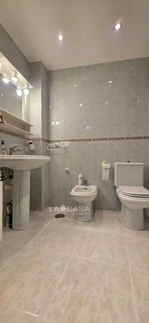 Bany de Pis de lloguer en Valladolid amb Calefacció i Balcó