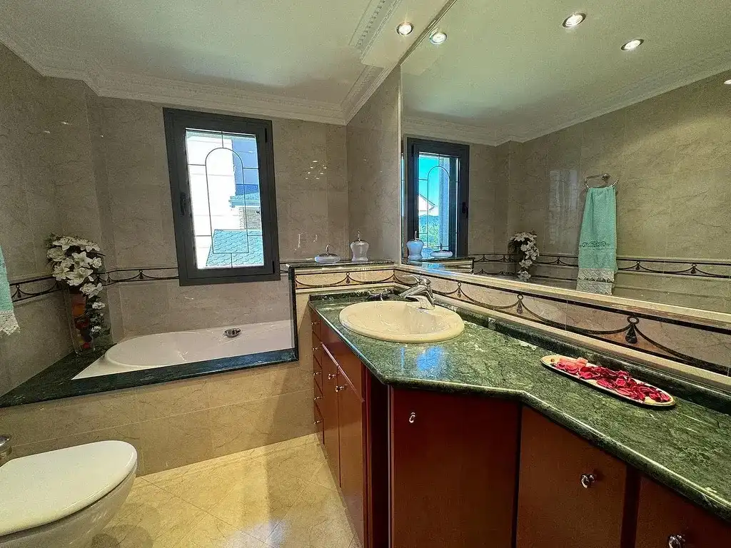 Bathroom of Houses for sale in Cacabelos  with Heating, Parquet flooring and Terrace