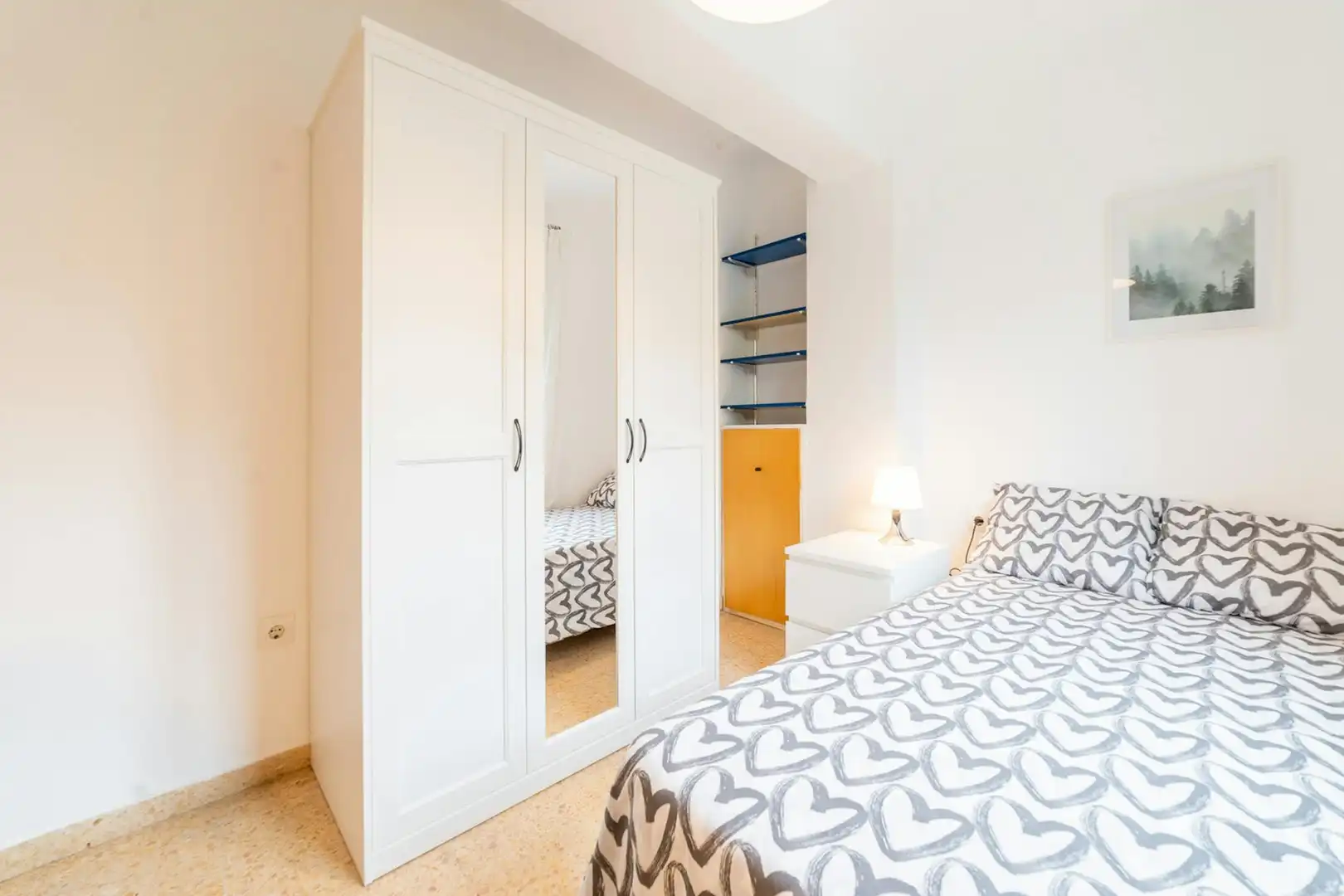 Bedroom of Flat for share in Valencia  with Furnished, Washing machine and TV