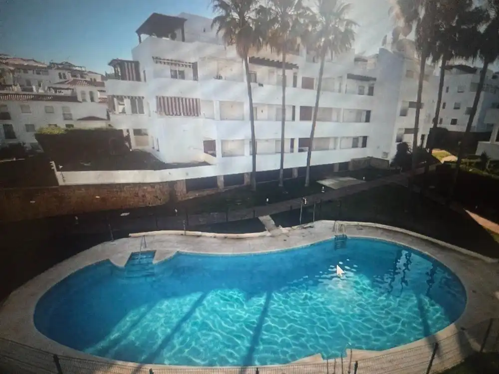 Piso con piscina en venta en Calahonda